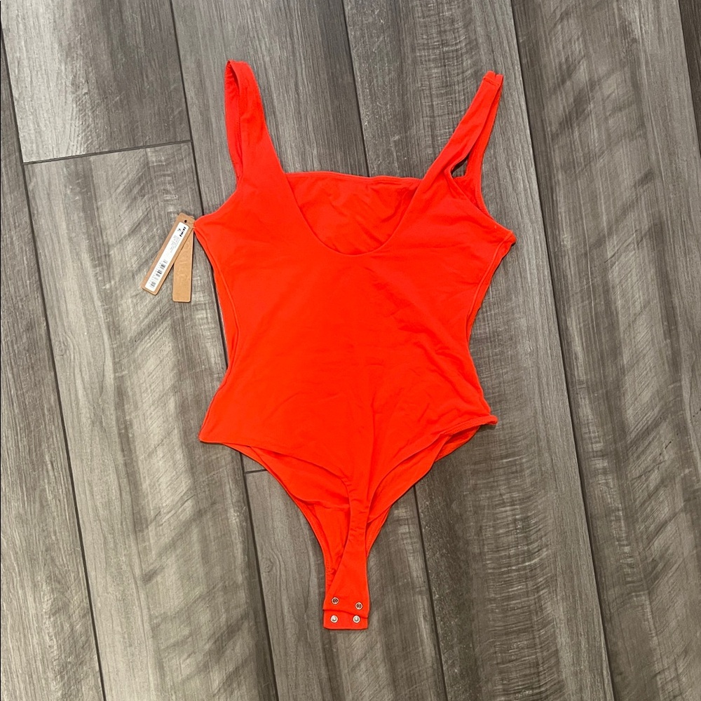 Skims Fits Everyone Bodysuit - Picture 4 of 5